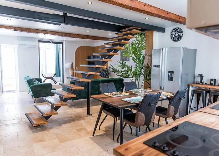 **Auberge De L\'Aude**